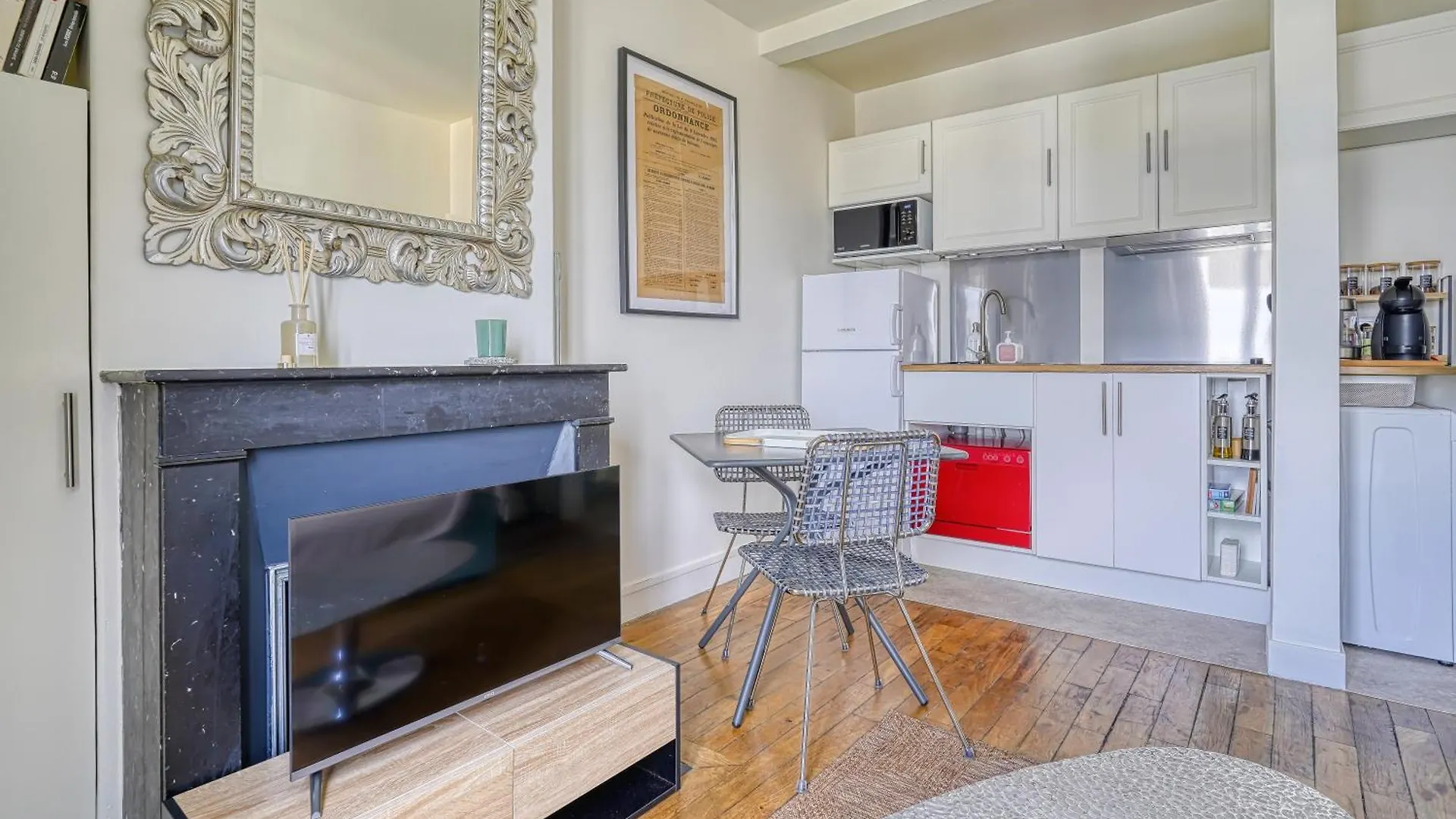 F2 Parisien - Pere Lachaise Apartment